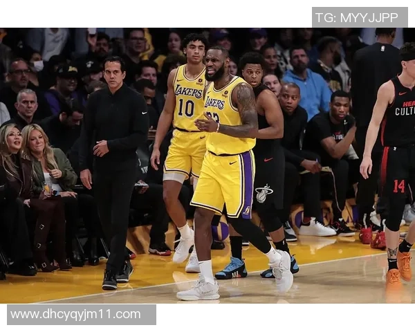 湖人对阵热火精彩视频回顾赛场瞬间与精彩时刻全记录 湖人对阵热火精彩视频回顾赛场瞬间与精彩时刻全记录